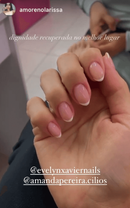 Depoimento de cliente sobre serviços de nail design no Studioevienails
