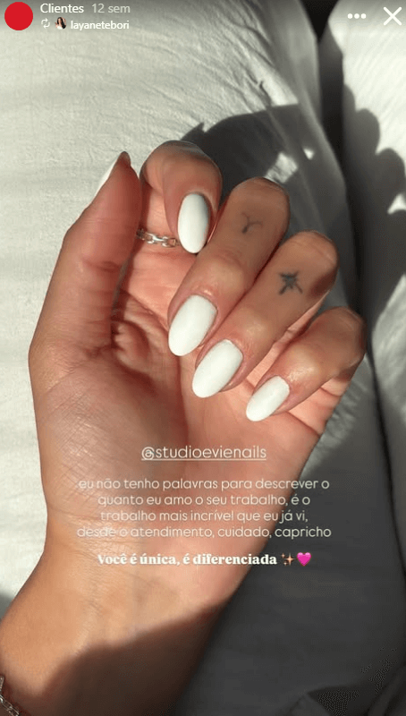 Depoimento de cliente sobre serviços de nail design no Studioevienails